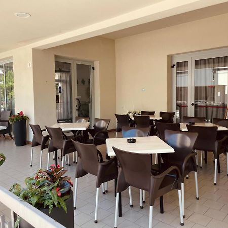 Hotel Vera Чезенатико Экстерьер фото